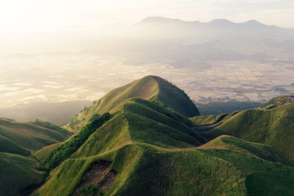 Moun-Aso-mountain-range-and-town